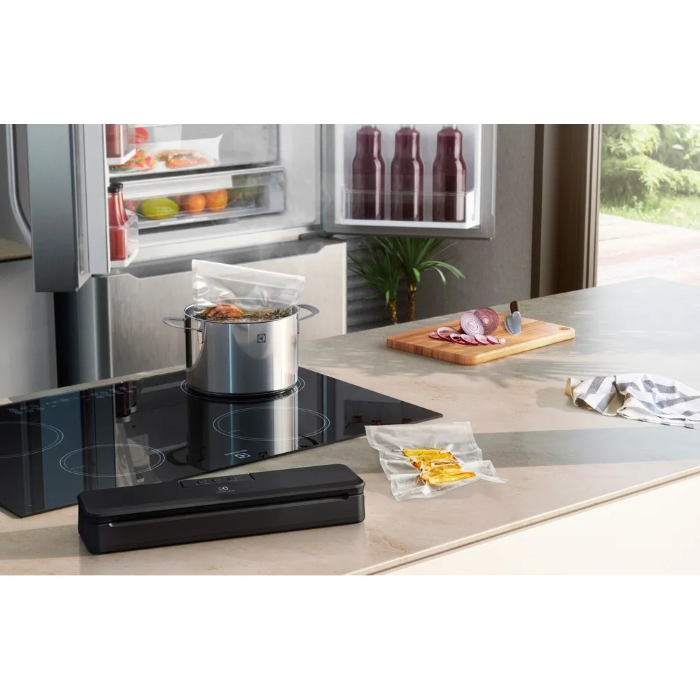Seladora à vácuo Electrolux portátil Cinza Silenciosa